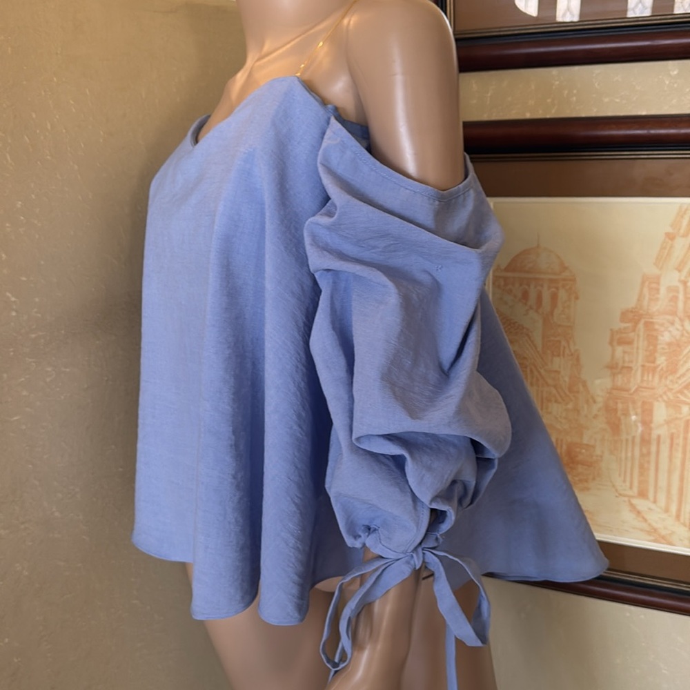 Do+Be Womens off shoulder Top sz M NWT